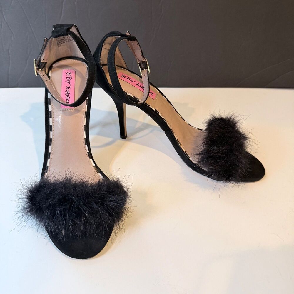 Betsey Johnson Harpur Black Faux Fur Heels 9B Whimsigoth Cottagecore Party Prom